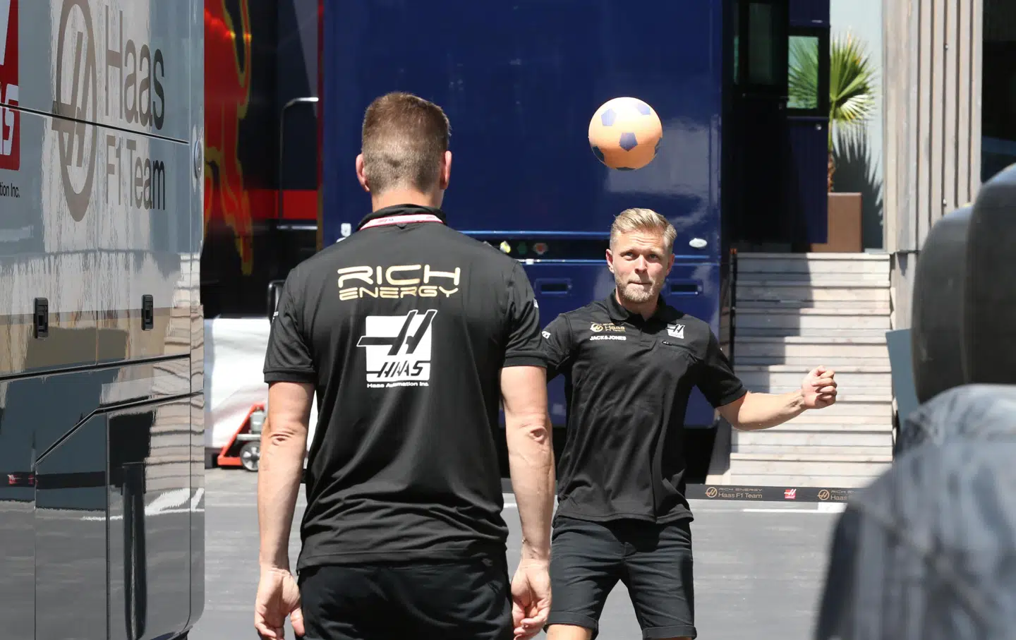 Magnussen sammen med Thomas Jørgensen.