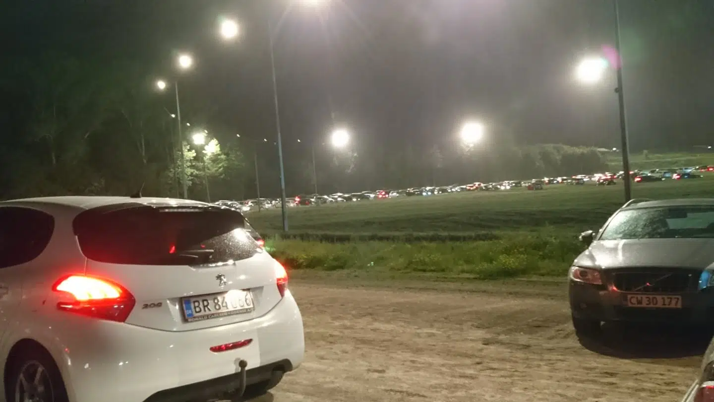 Folk sad i kø i flere timer for at forlade Ceres Arena efter koncerten med Phil Collins.