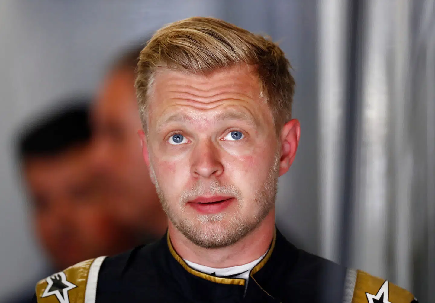 Løbets nok absolut største drama udspillede sig mellem de to Haas-kørere, Kevin Magnussen og Romain Grosjean, der kørte sammen sent i løbet efter en safetycar-periode.