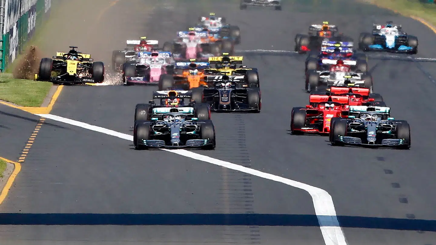 epa07444029 A pack of cars in action during the 2019 Formula One Grand Prix of Australia at the Albert Park Grand Prix Circuit in Melbourne, Australia, 17 March 2019. EPA/DIEGO AZUBEL