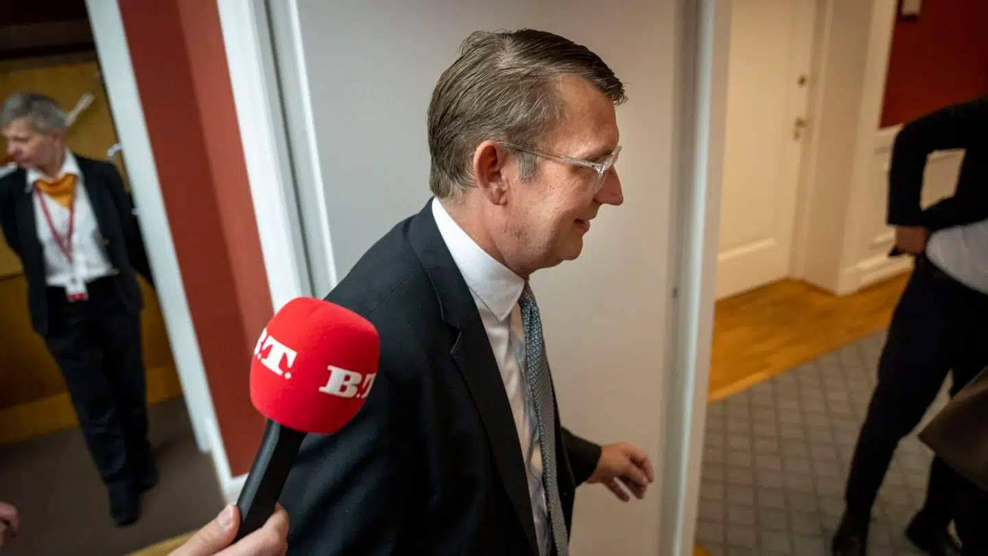 Troels Lund Poulsen (V) har indtil videre ikke ønsket at kommentere den undskyldning, som Thorning efterlyser.