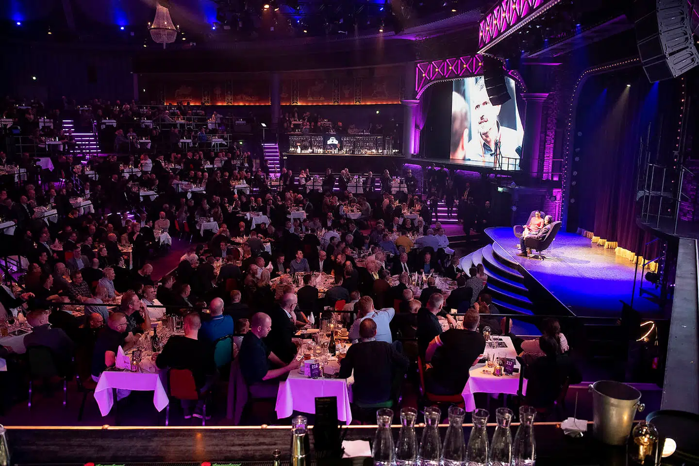 Cirkusbygningen. Talkshow med Kevin Magnussen og Guenther Steiner.