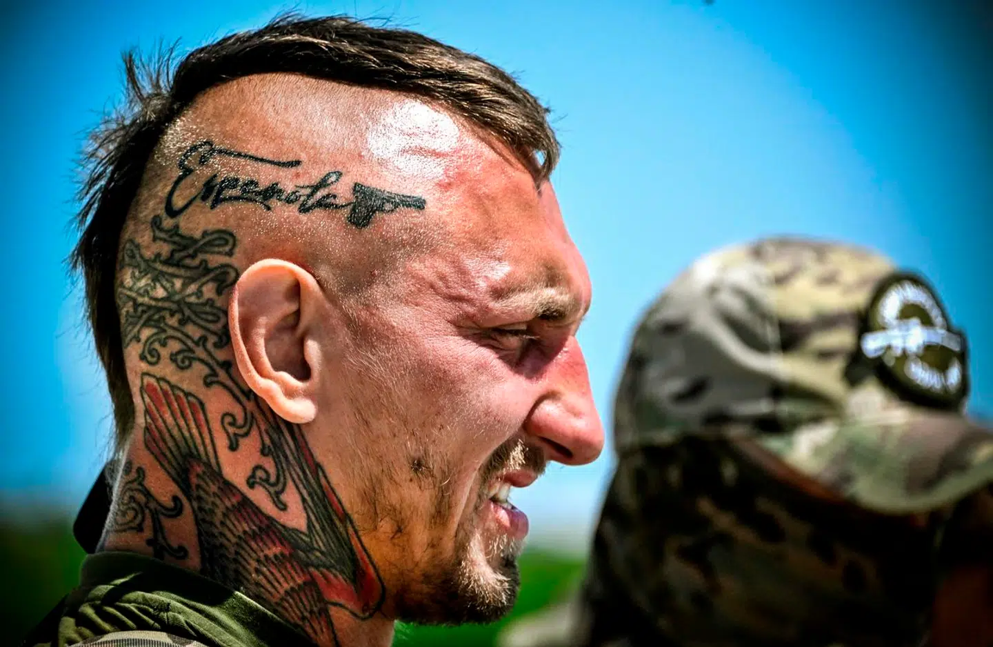 80 procent af de nye russiske frivillige er tidligere straffefanger med mord og voldtægt på samvittigheden, fortæller en tidligere russisk officer, Viktor. »De var fuldstændig ude af kontrol med deres egne fængselsregler og principper.« Den russiske soldat på billedet er ikke en del af Viktors enhed, men en tidligere hooligan.