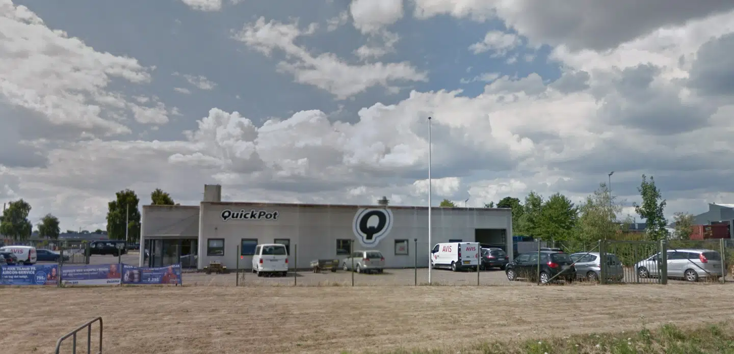 Det lokale autoværksted QuickPot Horsens tilbød Morten Sørensen 600 kroner, hvis han fjernede sin dårlige anmeldelse.