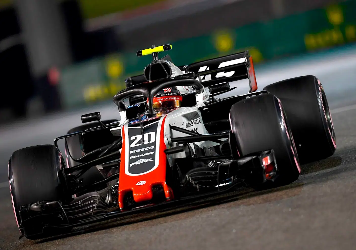 Haas F1's Danish driver Kevin Magnussen steers his car during the second practice session at the Yas Marina circuit on November 23, 2018, in Abu Dhabi, ahead of the Abu Dhabi Formula One Grand Prix. (Photo by GIUSEPPE CACACE / AFP)
