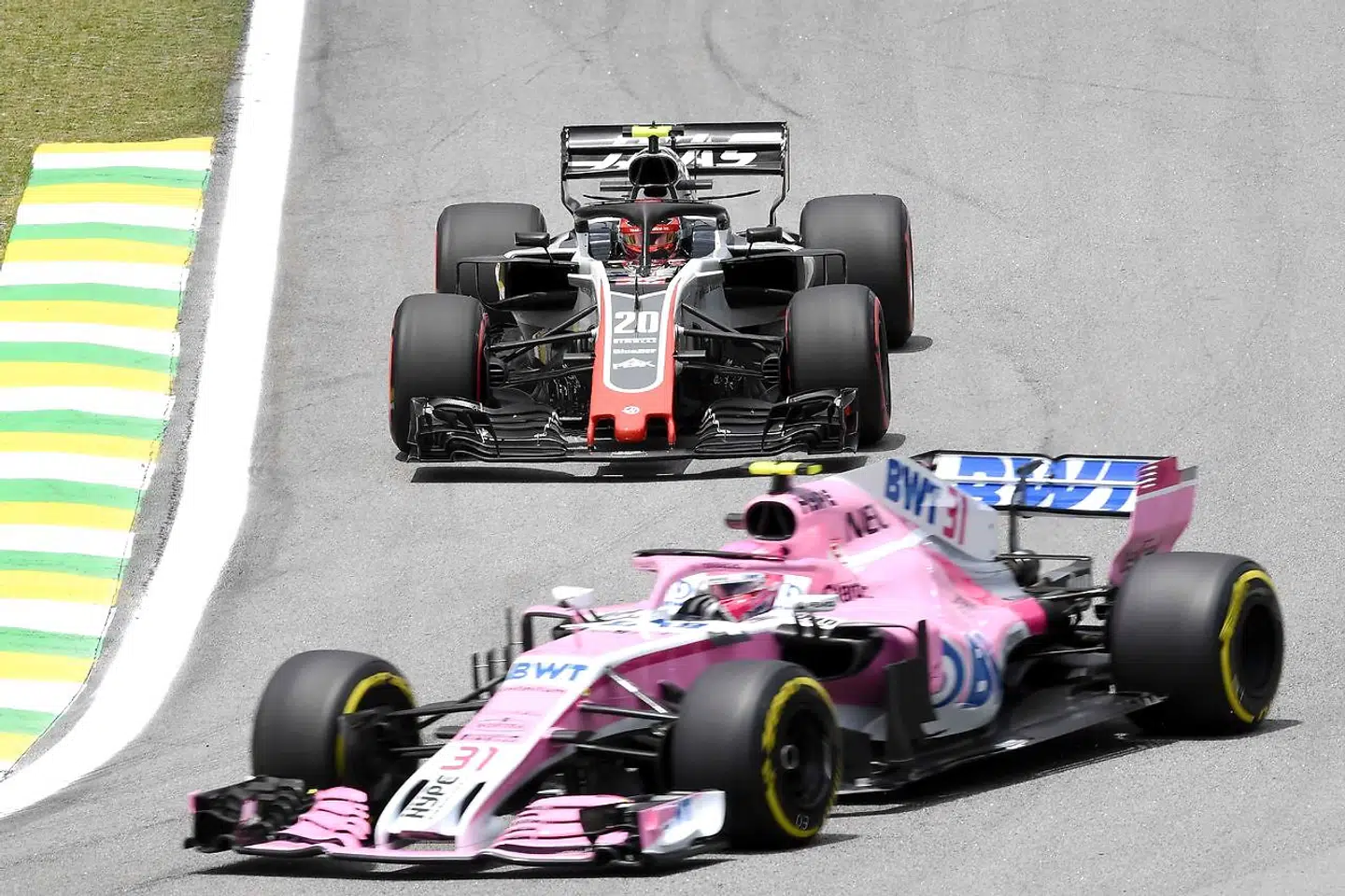 Kevin Magnussen havde i 2018 flere kampe med Racing Point. Det fortsætter i 2019. (Photo by EVARISTO SA / AFP)