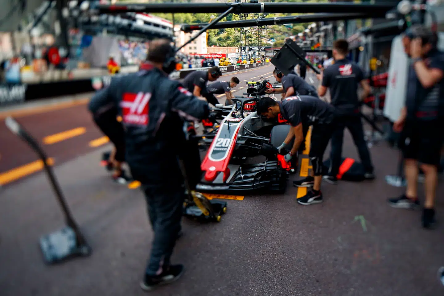 For Kevin Magnussen har den personlige ingeniør indtil for nylig heddet Giuliano Salvi, men det samarbejde er nu slut, og italienske Salvi rykker til Ferrari, hvor han tidligere har været.