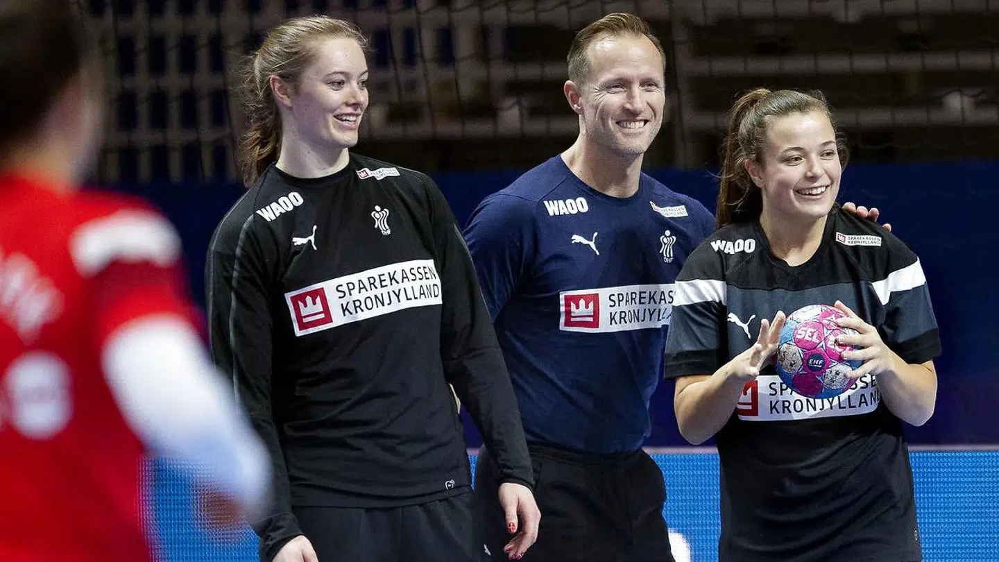 Anne Mette Hansen, Mathilde Hylleberg og landstræner Klavs Bruun Jørgensen under kvindelandsholdets træning i Nantes, Frankrig torsdag den 29 november 2018.. (Foto: Liselotte Sabroe/Ritzau Scanpix)