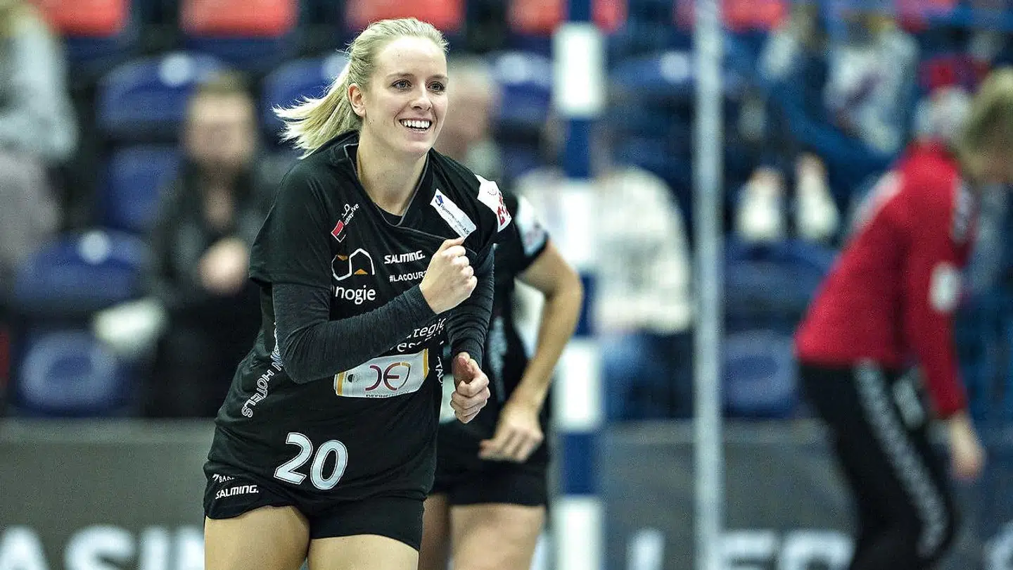 Anne Cecilie la Cour blokerer folk, der skriver grimme beskeder på sociale medier.