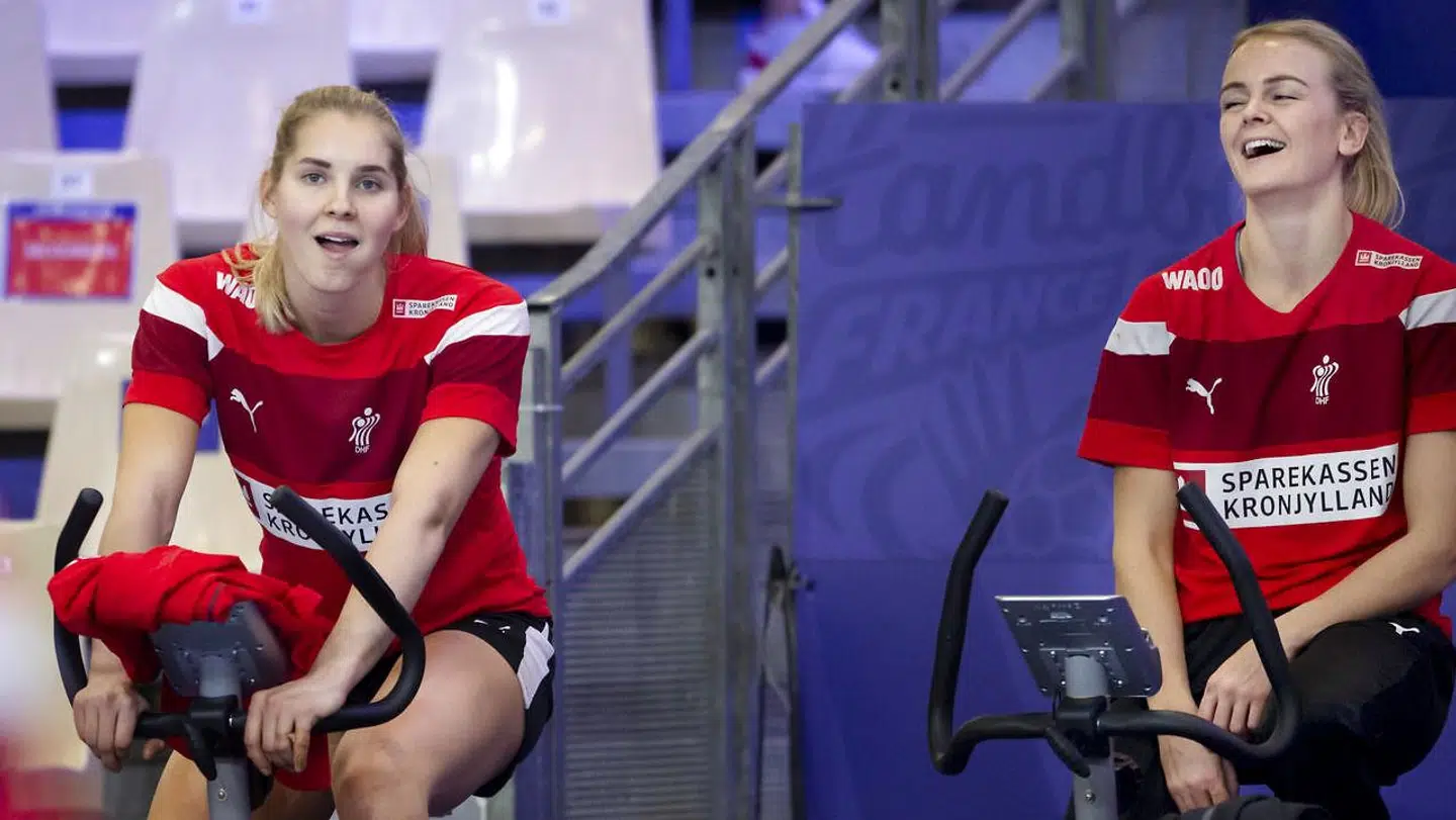 Mette Tranborg (tv.) og Stine Jørgensen (th.) under lørdagens træning i Hall XXL.