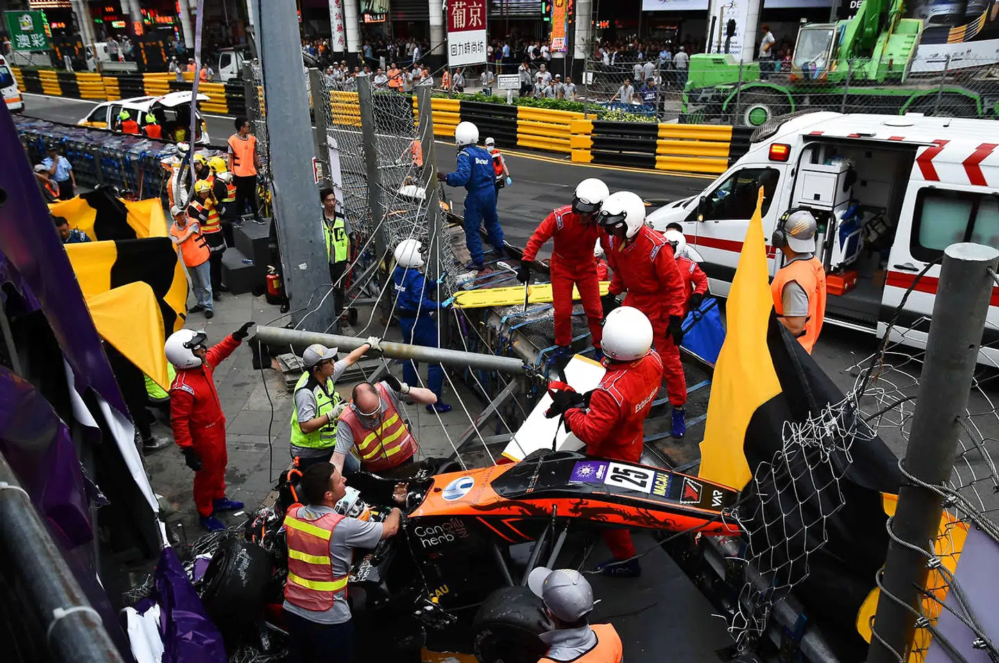 Her ses Sophia Floerschs forulykkede racer på Macau i Kina.