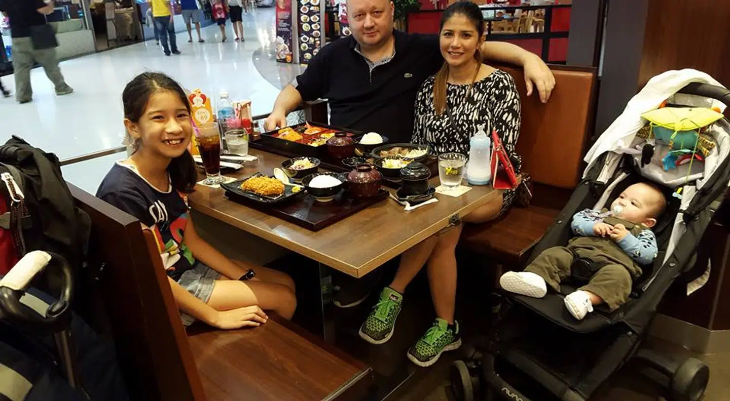 I Franks syv måneders barsel med Malick, er hele familien sammen i Thailand.