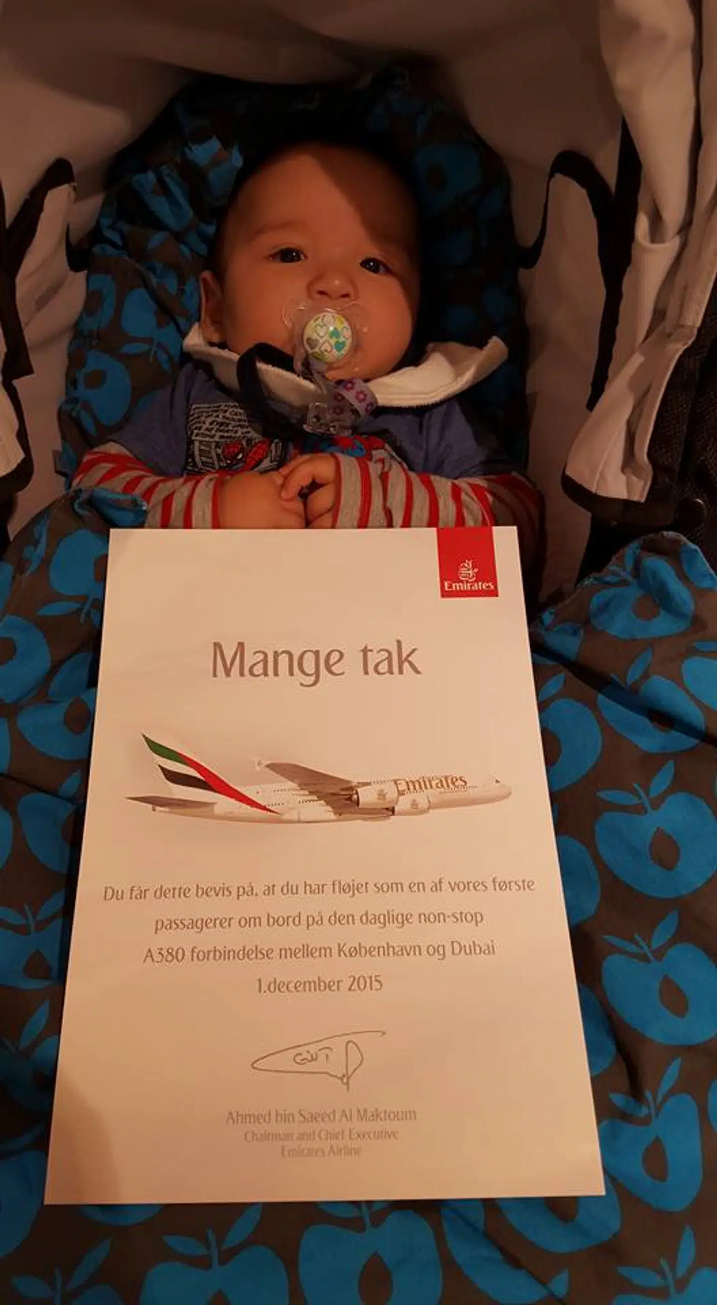 Malick er et halvt år gammel, da hele familien flyver til Thailand for at være sammen i syv måneder.