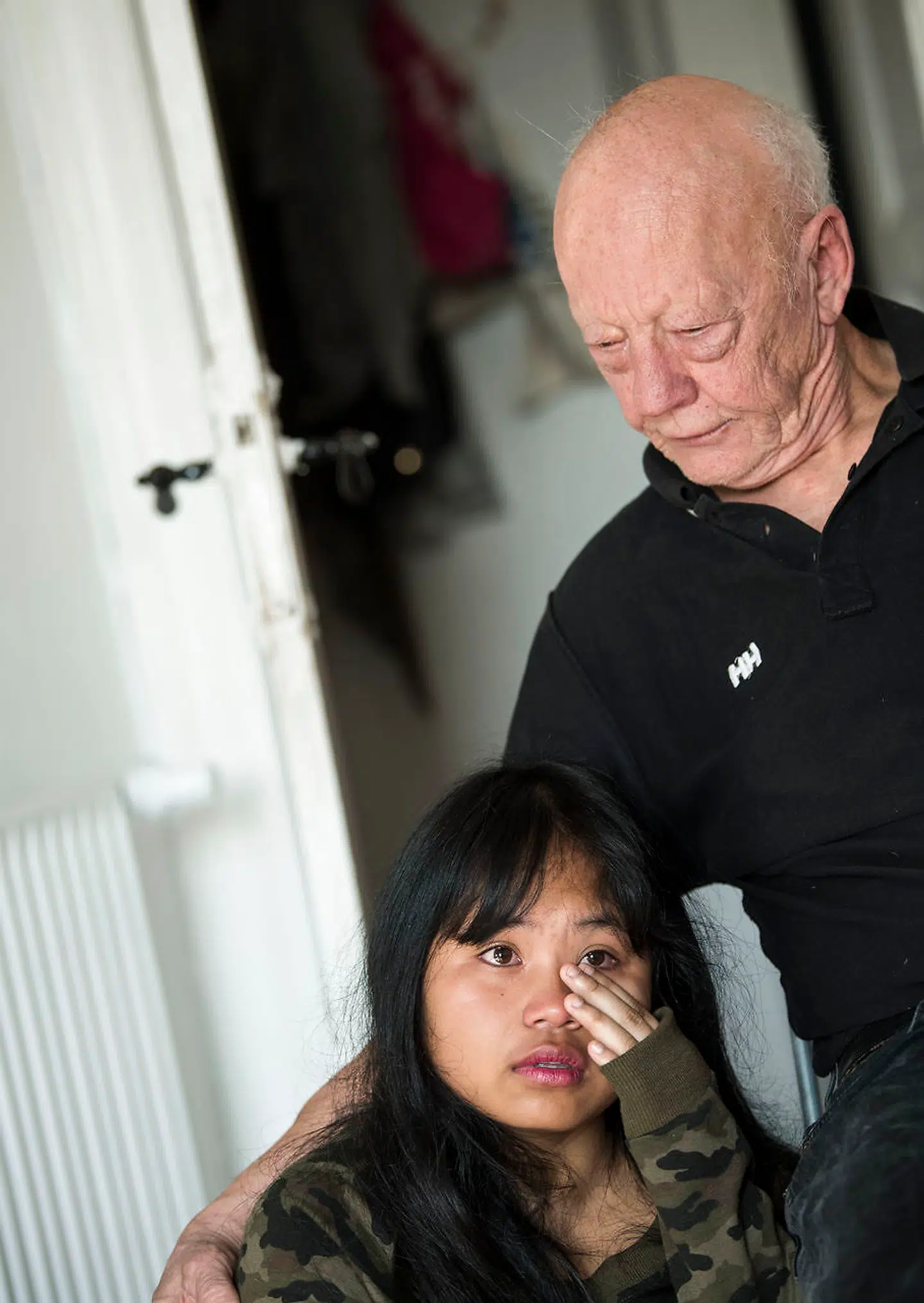 13-årige Poy savner sine venner og sin papbror, efter hun med sin thailandske mor og danske papfar er flyttet til Flensborg.