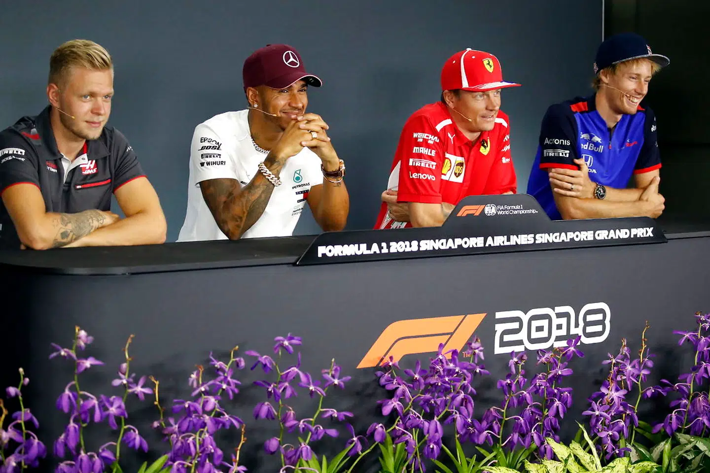Kevin Magnussen (til venstre) var til torsdagens pressemøde forud for weekendens løb i Singapore. Her sammen med Lewis Hamilton, Kimi Raikkonen og Brendon Hartley.
