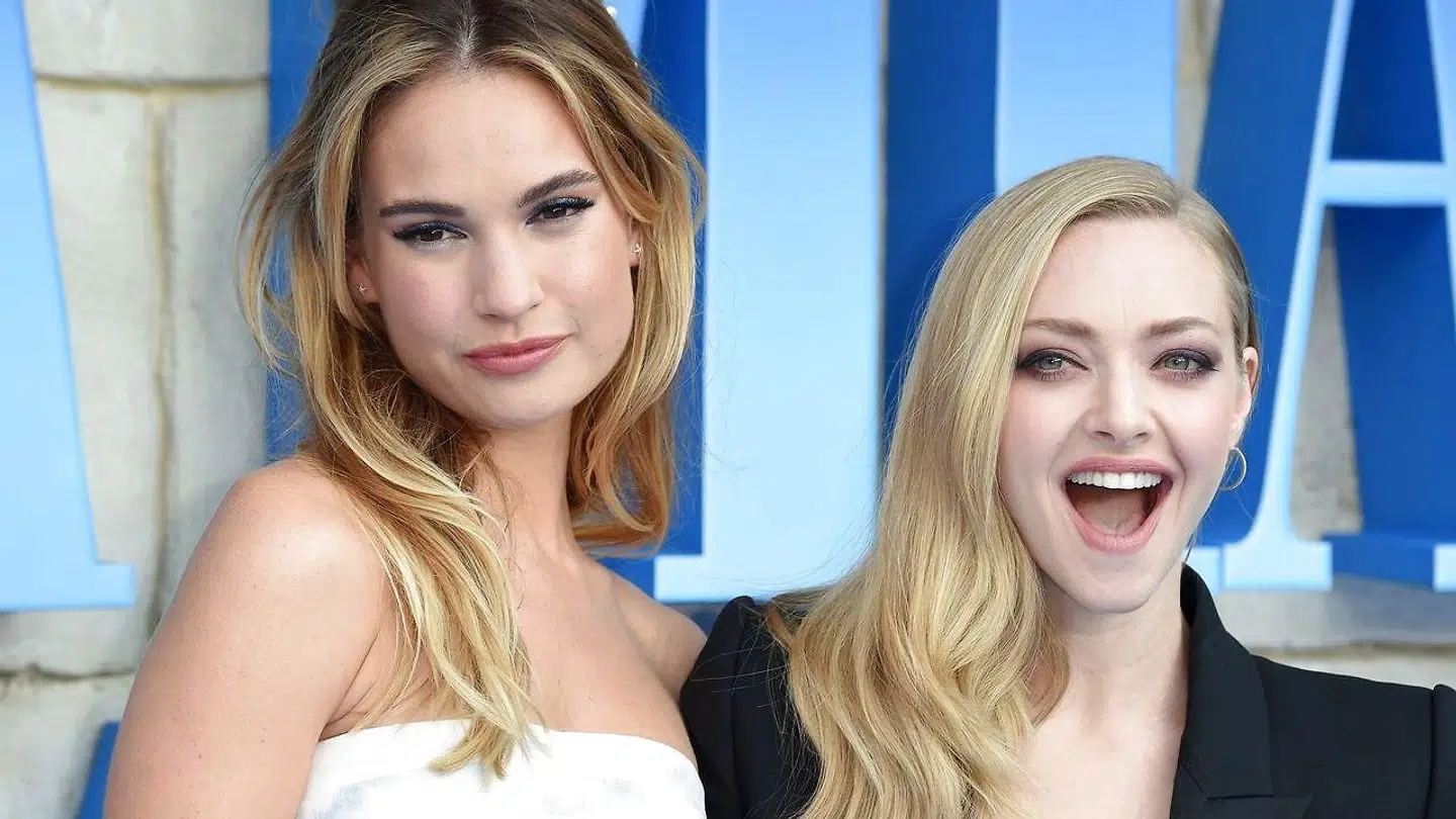 Lily James og Amanda Seyfried på den røde løber ved premieren på "Mamma Mia! Here We Go Again" i London, 16. Juli