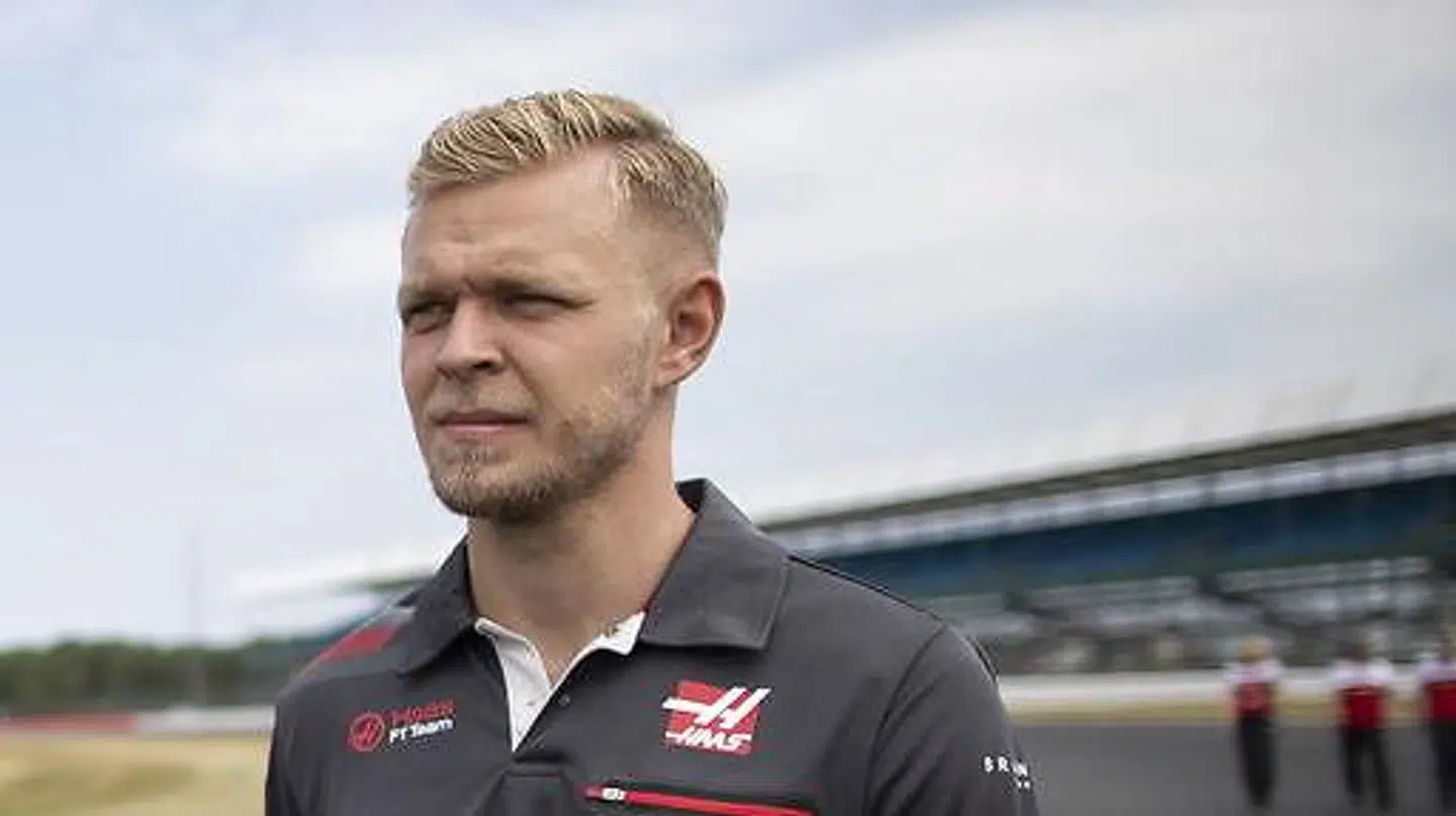 Kevin Magnussen kommer ud med en middelkarakter fra B.T. på Silverstone. (Foto: EPA/VALDRIN XHEMAJ)
