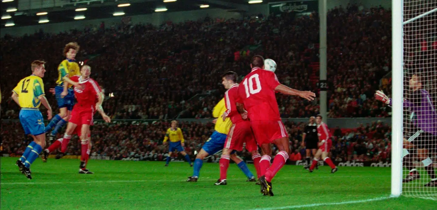 Dan Eggen scorer for Brøndby mod Liverpool på Anfield i oktober 1995.