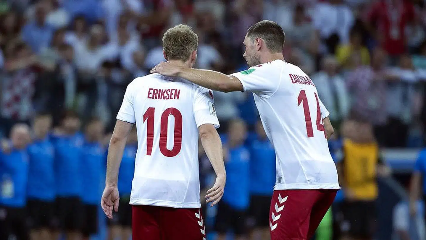 Christian Eriksen brænder straffe og trøstes af Henrik Dalsgaard under 1/8-finalen og straffespark mellem Danmark-Kroatien på Nizhny Novgorod Stadium.