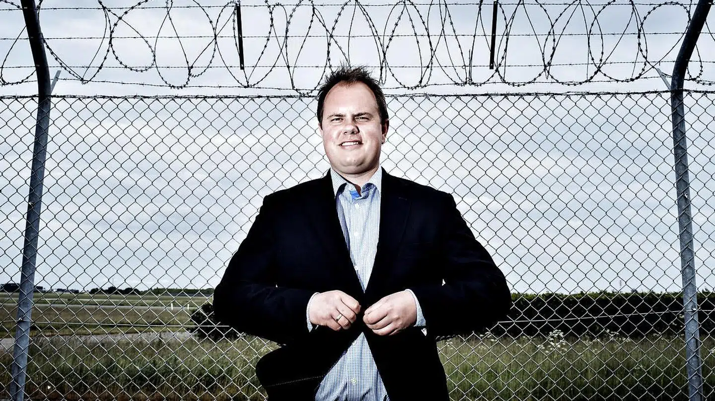 Martin Henriksen mener blandt andet, at man bør indføre udgangsforbud på asylcentre.