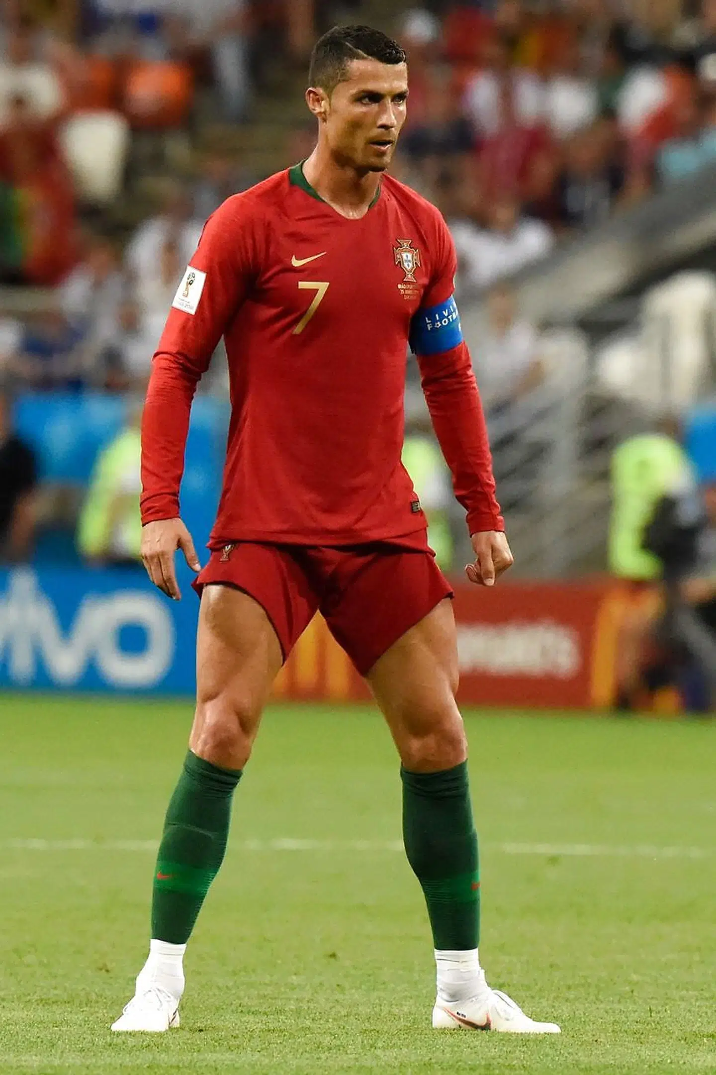 Ronaldo står klar til et frispark i gruppekampen mod Iran.