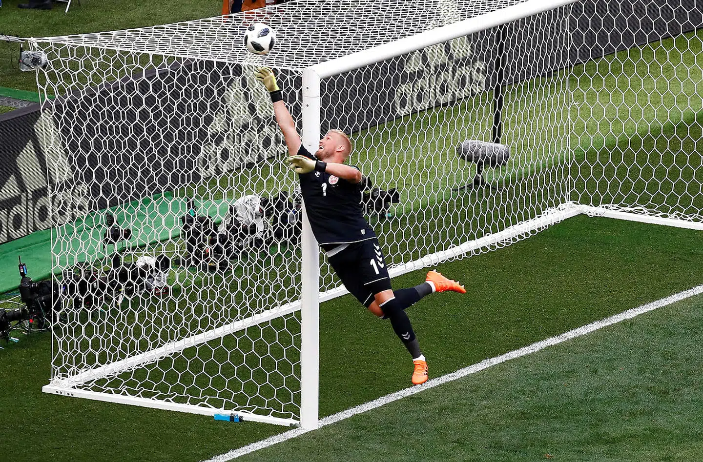 Soccer Football - World Cup - Group C - Denmark vs France - Luzhniki Stadium, Moscow, Russia - June 26, 2018 Denmark's Kasper Schmeichel makes a save from France's Olivier Giroud REUTERS/Axel Schmidt