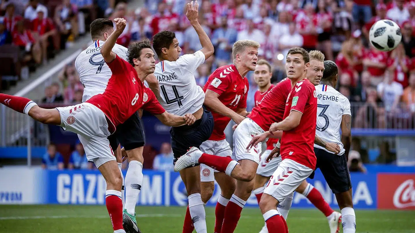 Andreas Cornelius og holdkammeraterne spillede sig med 0-0 mod Frankrig videre fra VMs gruppespil.