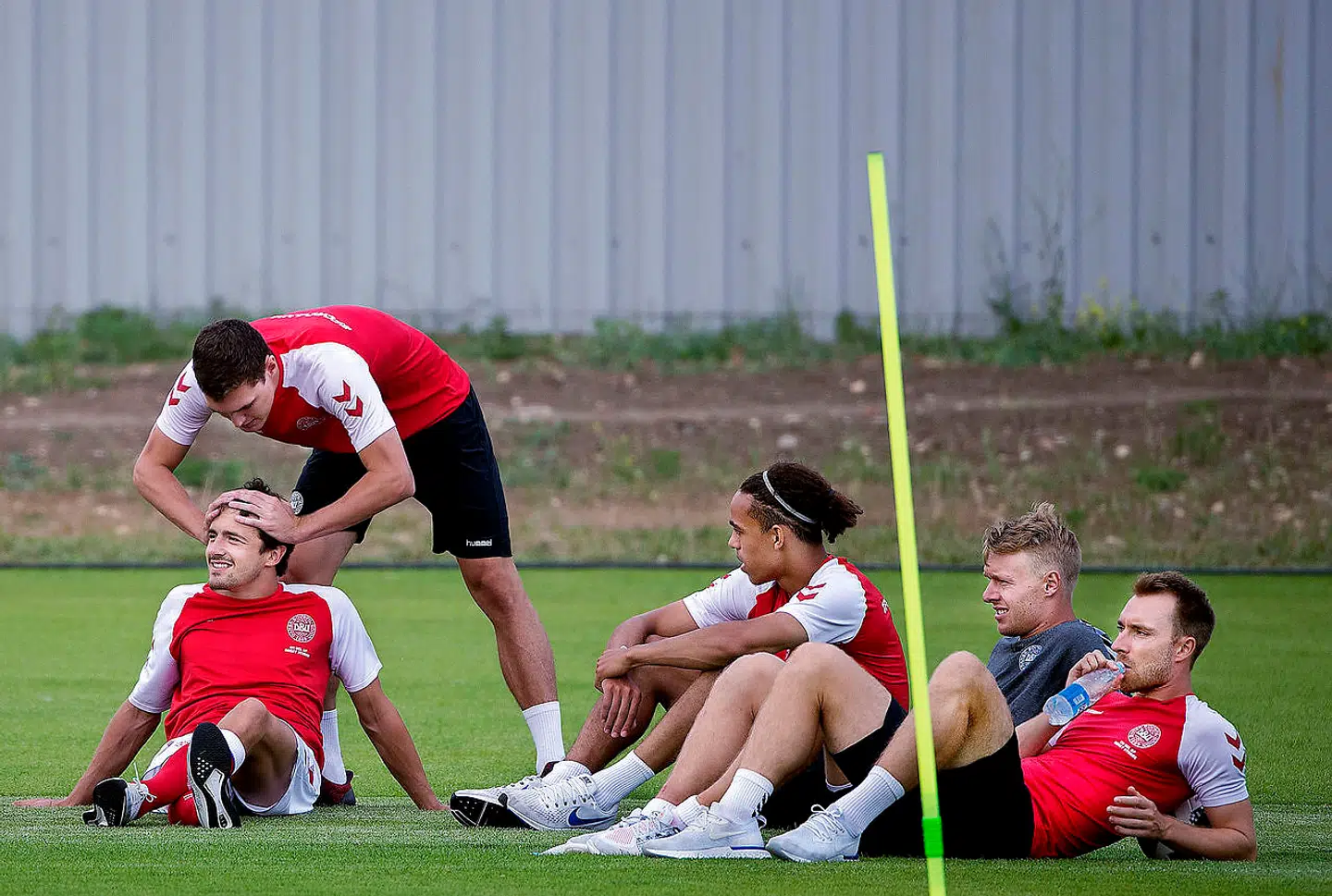 Thomas Delaney, Andreas Christensen, Yussuf Yurary Poulsen, Simon Kjær og Christian Eriksen under træning i Anapa.