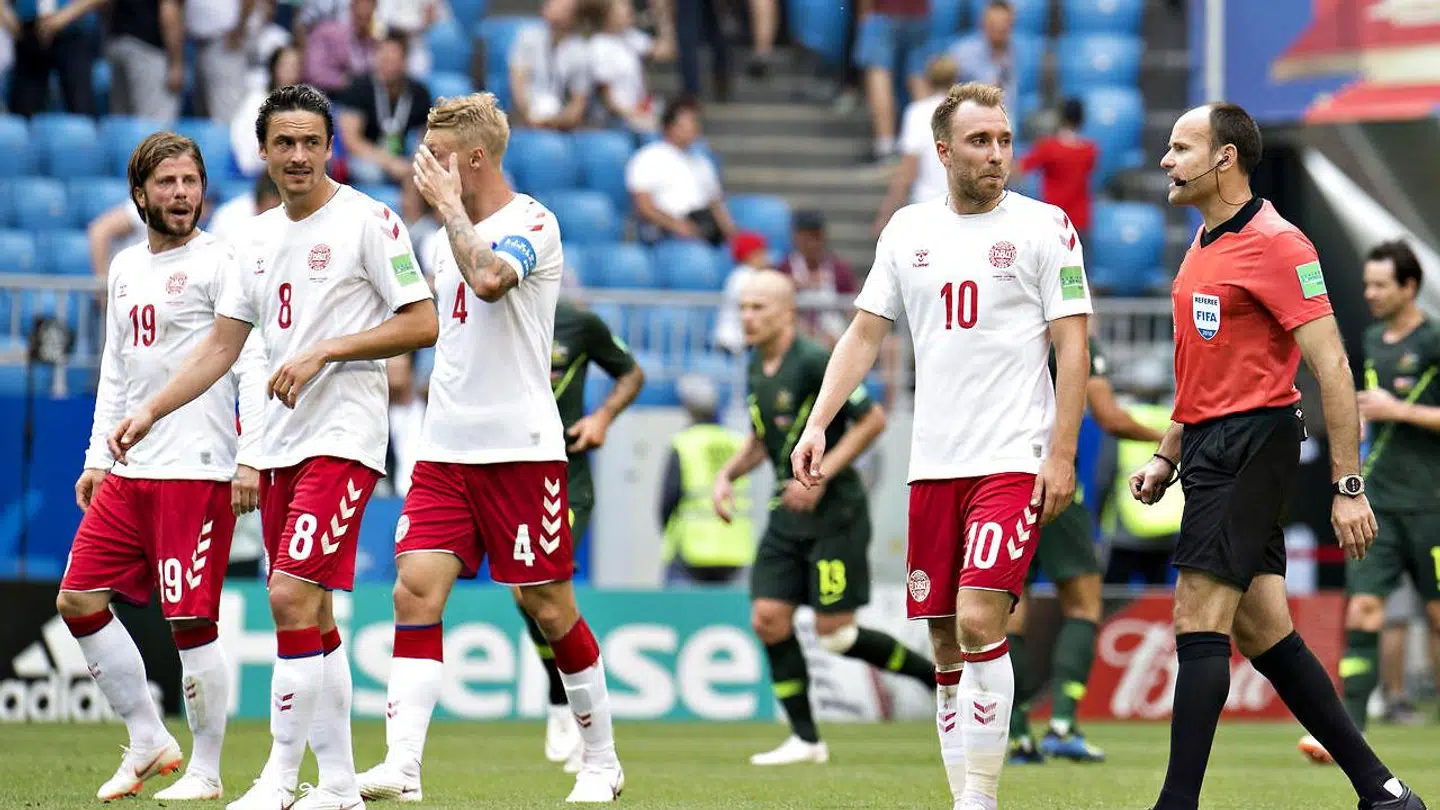 Australien gjorde det svært for Danmark, der kun fik 1-1 fra den anden kamp ved VM.