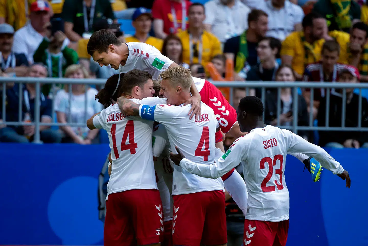 Henrik Dalsgaard, Andreas Christensen og Simon Kjær ved 1-0 målet under kampen mellem Danmark-Australien på Samara Arena i Rusland torsdag den 21 juni 2018.. (Foto: Liselotte Sabroe/Ritzau Scanpix)