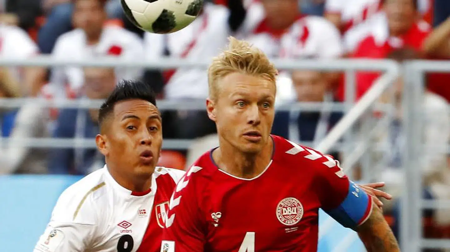 Anfører Simon Kjær tog initiativ til den flotte gave til Jonas Knudsen.