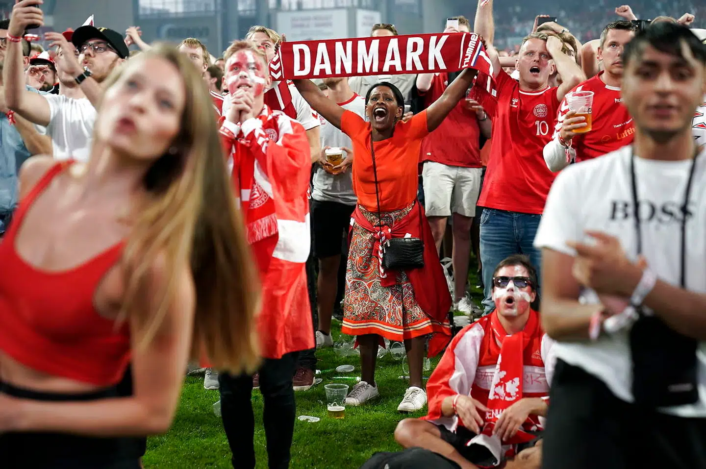 Endnu en gang samlede fodbolden danskerne lørdag aften i Parken. (Scanpix)
