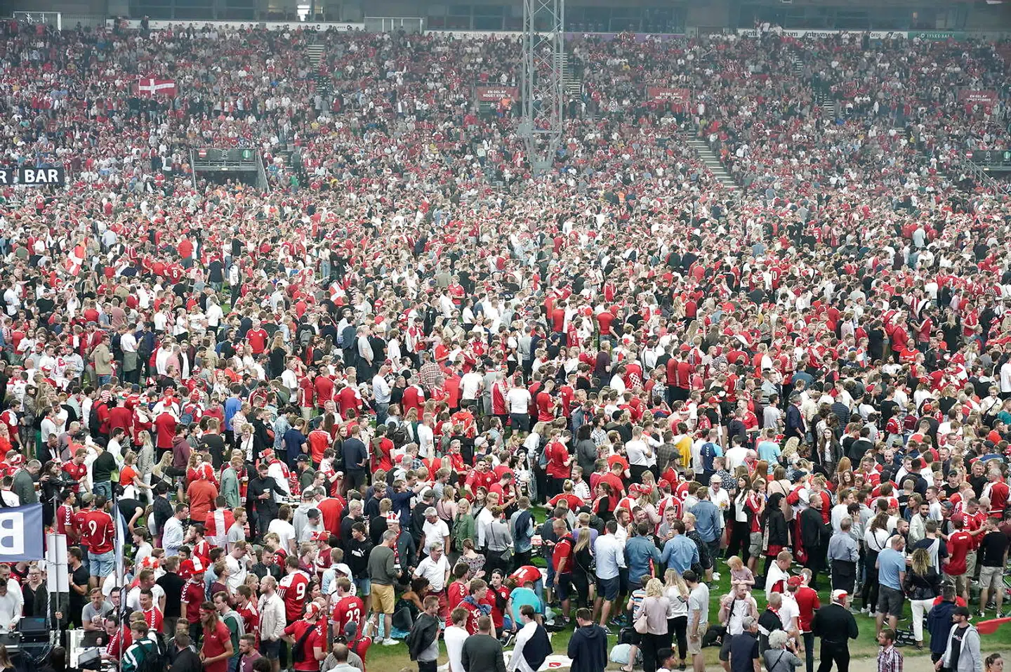 Parken var i dén grad klædt i rødt og hvidt. (Foto: Martin Sylvest/Ritzau Scanpix)