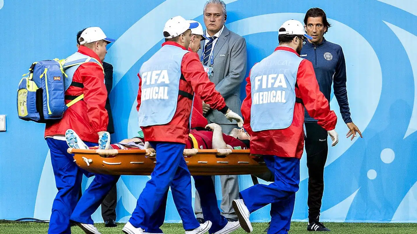 William Kvist måtte udgå med smerter. Foto: Jens Nørgaard Larsen.