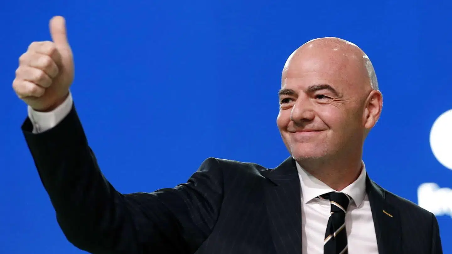 FIFA-præsident, Gianni Infantino, kan se frem til knap 39 milliarder kroner fra sponsorindtægter til VM-slutrunden i Rusland.