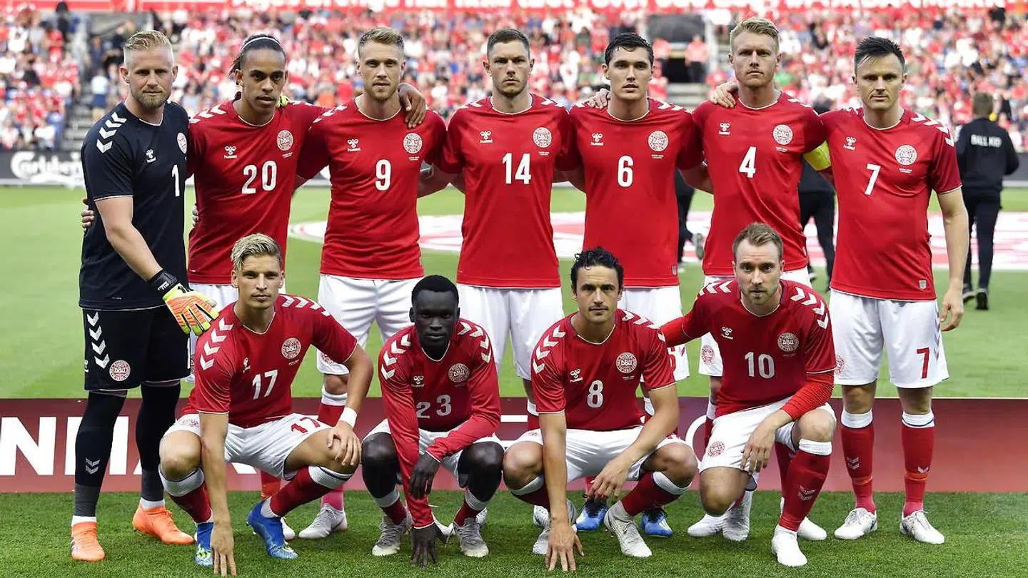 Holdfoto af den danske startopstilling i testkampen mod Mexico på Brøndby Stadion lørdag den 9. juni 2018.