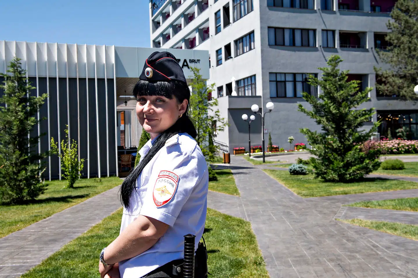 Beton Brut Hotel, hvor det danske fodboldlandshold opholder sig under VM. Landholdet tjekkede ind mandag eftermiddag.