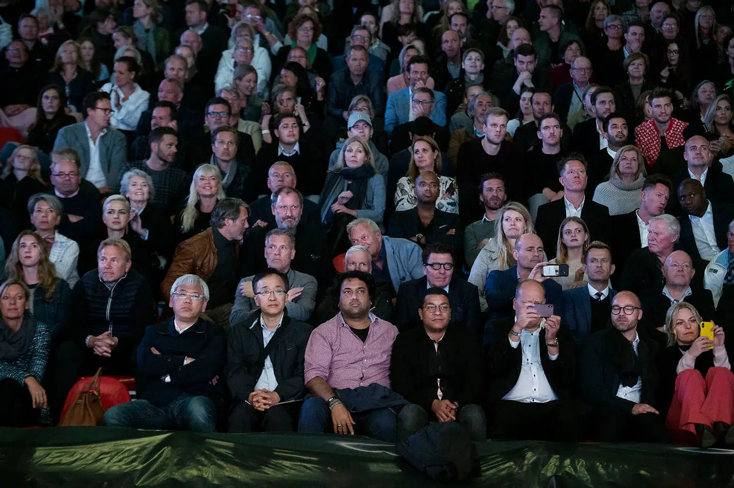 Find en kendt. Mads Mikkelsen og Niklas Bendtner blandt tilskuerne.