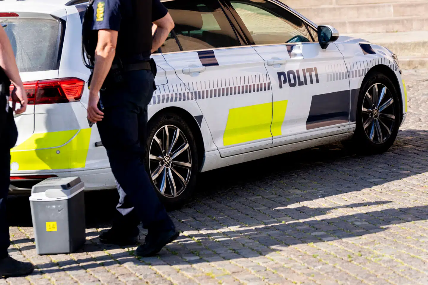 I løbet af ni måneder har hovedstadens betjente brugt ikke færre end 24.485 timer på at køre patruljevogne som taxa til og fra retsbygninger. Det går ud over de reelle politiopgaver.