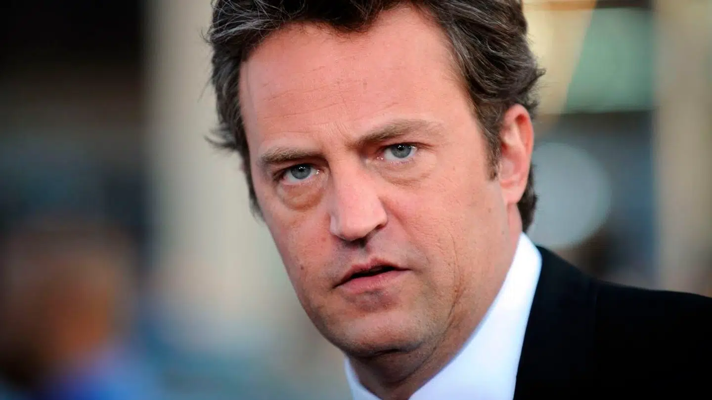 På trods af gentagne tilbagefald kæmpede Matthew Perry kontinuerligt mod et misbrug af alkohol og stoffer.
