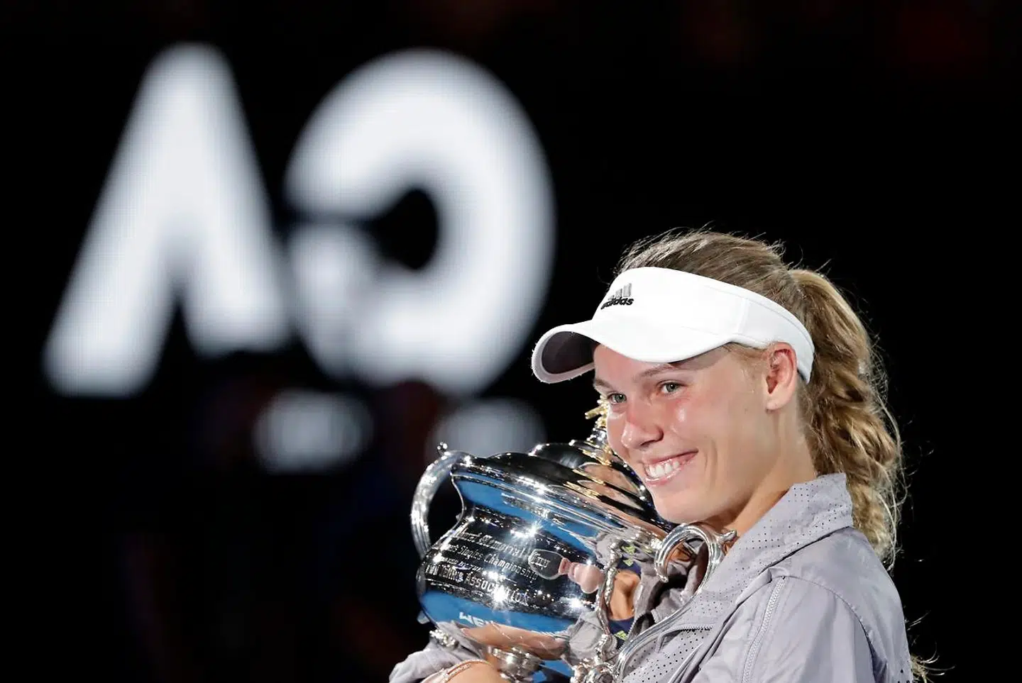 Så glad var den danske tennisspiller Caroline Wozniacki, da hun i januar vandt finalen ved Grand Slam-turneringen Australian Open i Melbourne over Simona Halep.