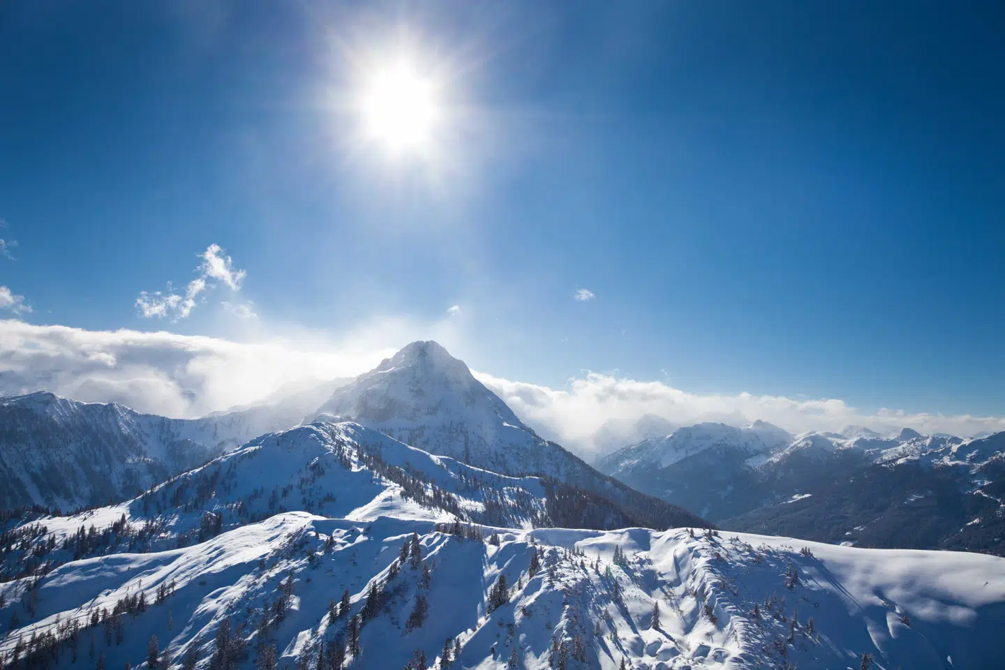 Det var i de østrigske alper i Wagrain-Kleinarl, at snow volleyball blev opfundet i 2008. Ti år efter er selv samme område vært for det første EM i snow volleyball. Foto: Wagrain-Kleinarl Tourismus