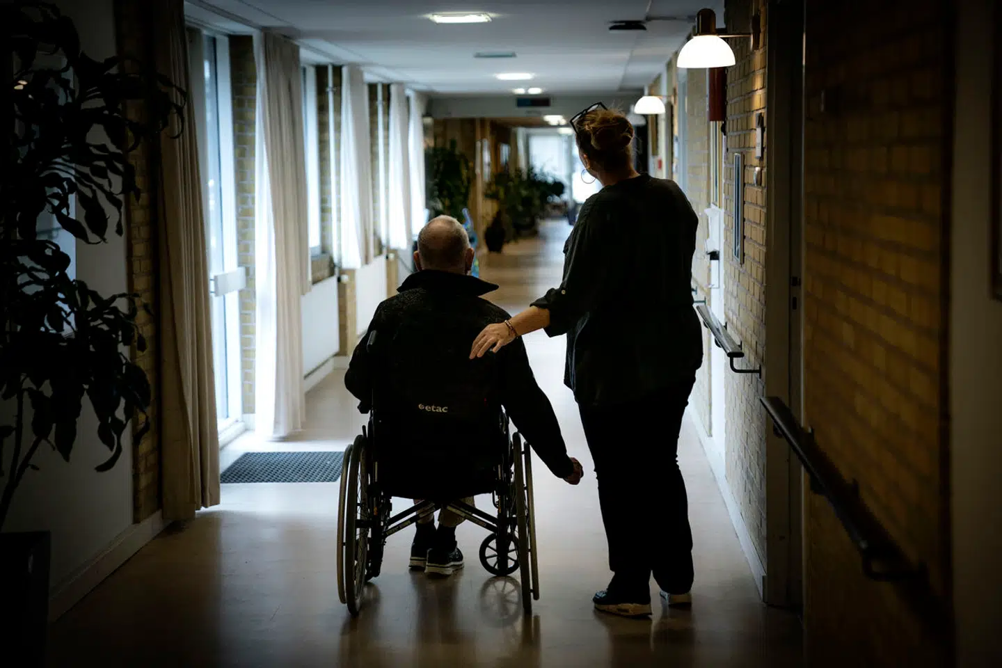 »Det giver mig kuldegysninger og hedeture, at man rangordner jobfunktioner og dermed indsatser ved forskellige lige vigtige personalegrupper i den offentlige sektor, hvis samarbejde er altafgørende for at sikre velfærden,« skriver Tina Høeg.