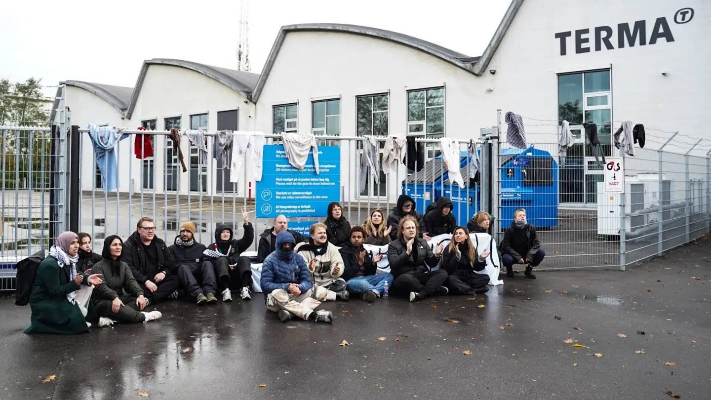 Demonstrationen foran Termas afdeling i Søborg.