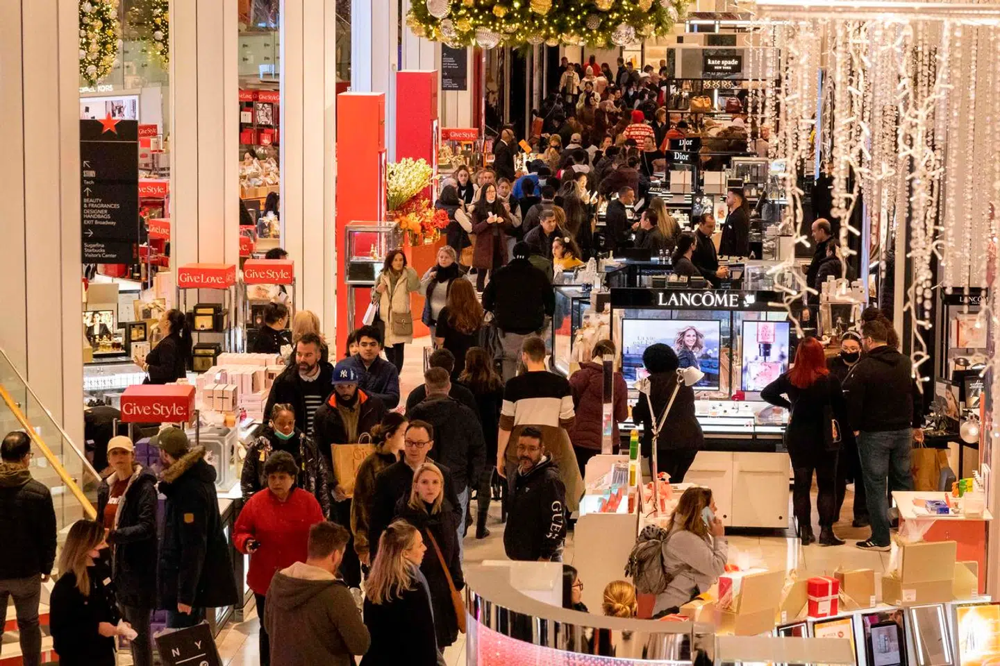 Black friday er årets største handelsdag – på hele kloden. Men igen bliver der kæmpet med, om prisnedsættelserne nu også er så gode, som prisskiltene antyder, for mange vælger at hæve prisen i perioden op til den store dag, så faldet ser større ud, end det reelt er. Arkivfoto