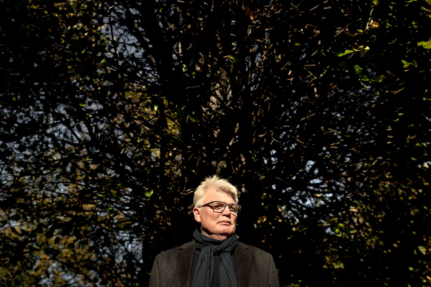 Peter Loft udgiver sin første roman. Han er tidligere departementschef i Skat og var involveret i Thornings skattesag, og netop det giver lige nu bogen aktualitet.