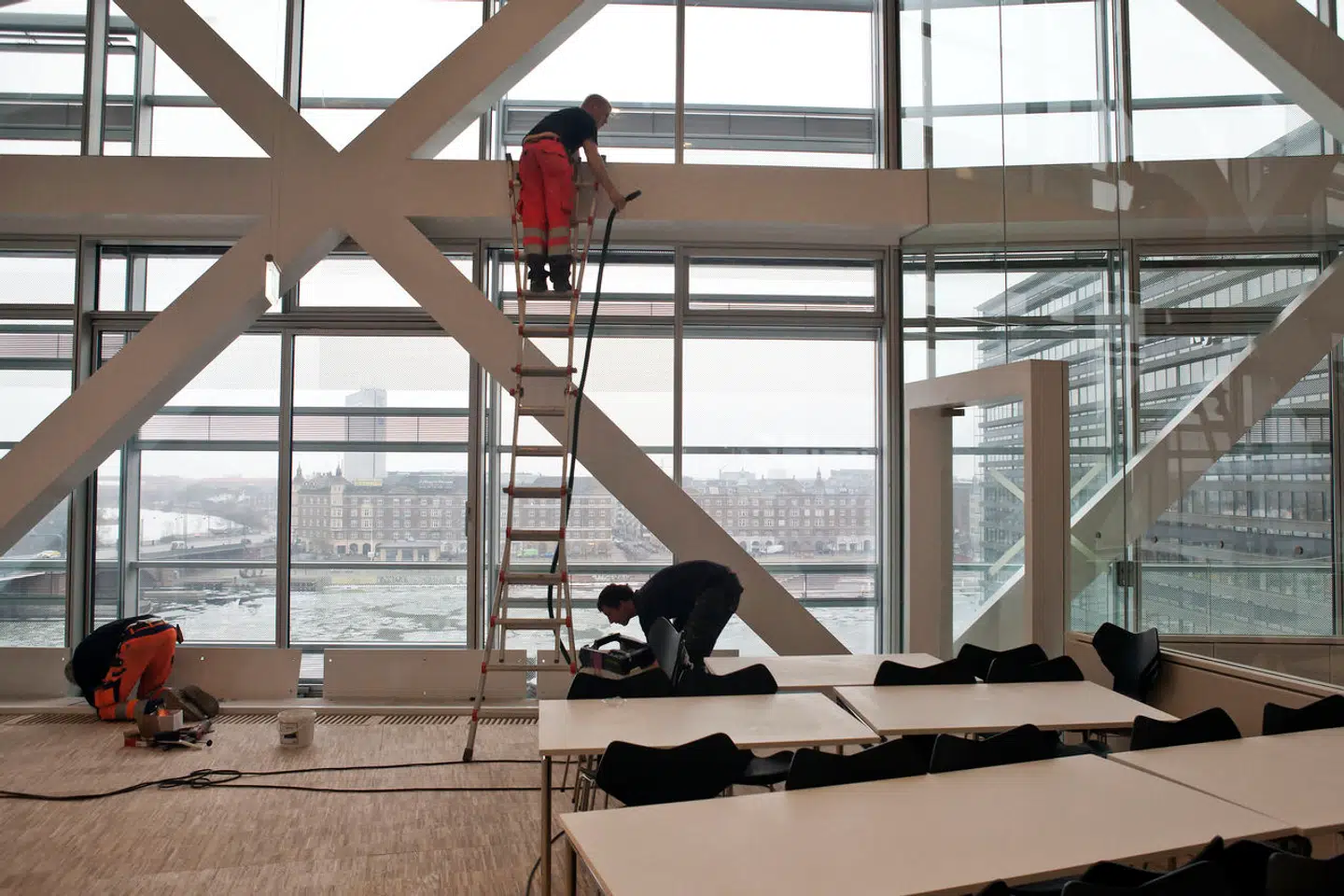 Den 11. marts 2011 indviede Nykredit sin nye bygning over for hovedsædet på Kalvebod Brygge. Krystallen, som bygningen er blevet navngivet, er tegnet af arkitektfirmaet Schmidt Hammer Lassen ligesom Glaskuben.