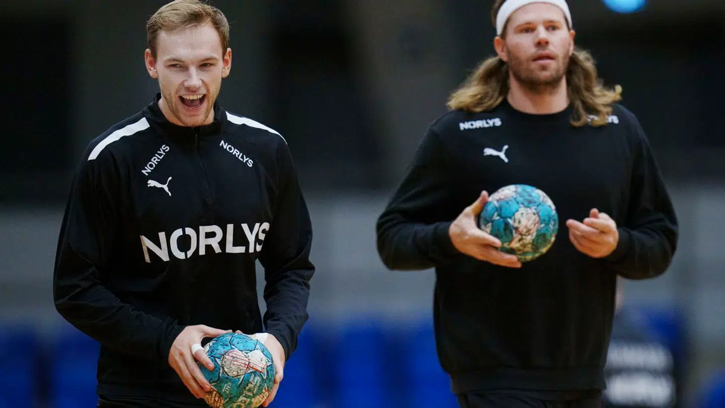 Mathias Gidsel og Mikkel Hansen under træning med herrehåndboldlandsholdet i Brøndby Hallen, mandag den 30. oktober 2023. (Foto: Liselotte Sabroe/Ritzau Scanpix)