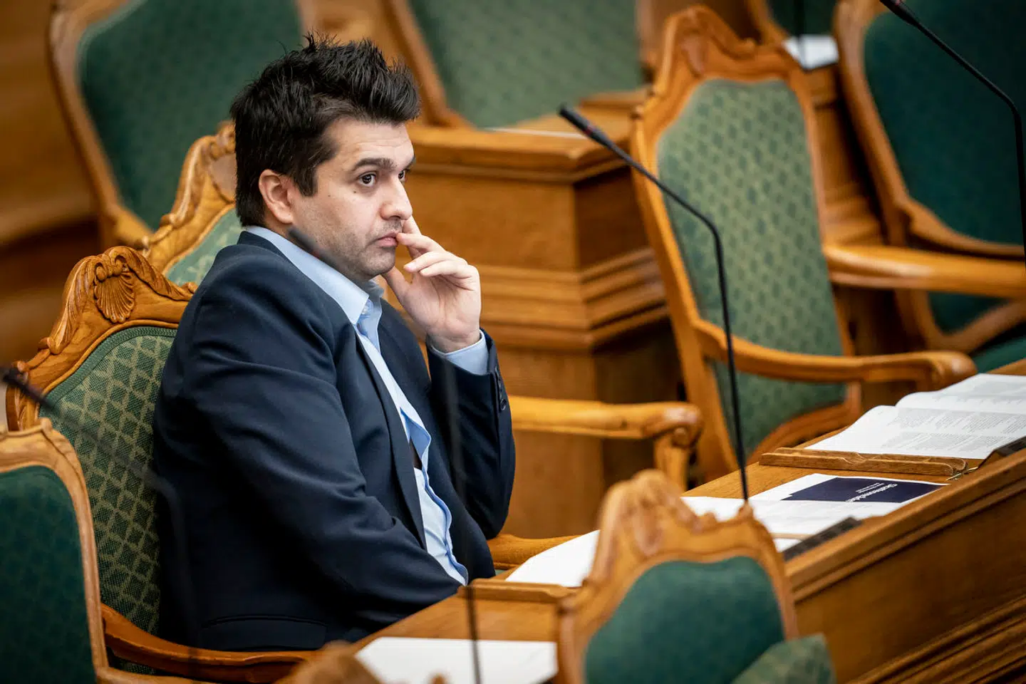 Mohammad Rona (M) kalder fly, der hovedsageligt flyver på fossilt brændstof, for grønne i et opslag på mediet X.