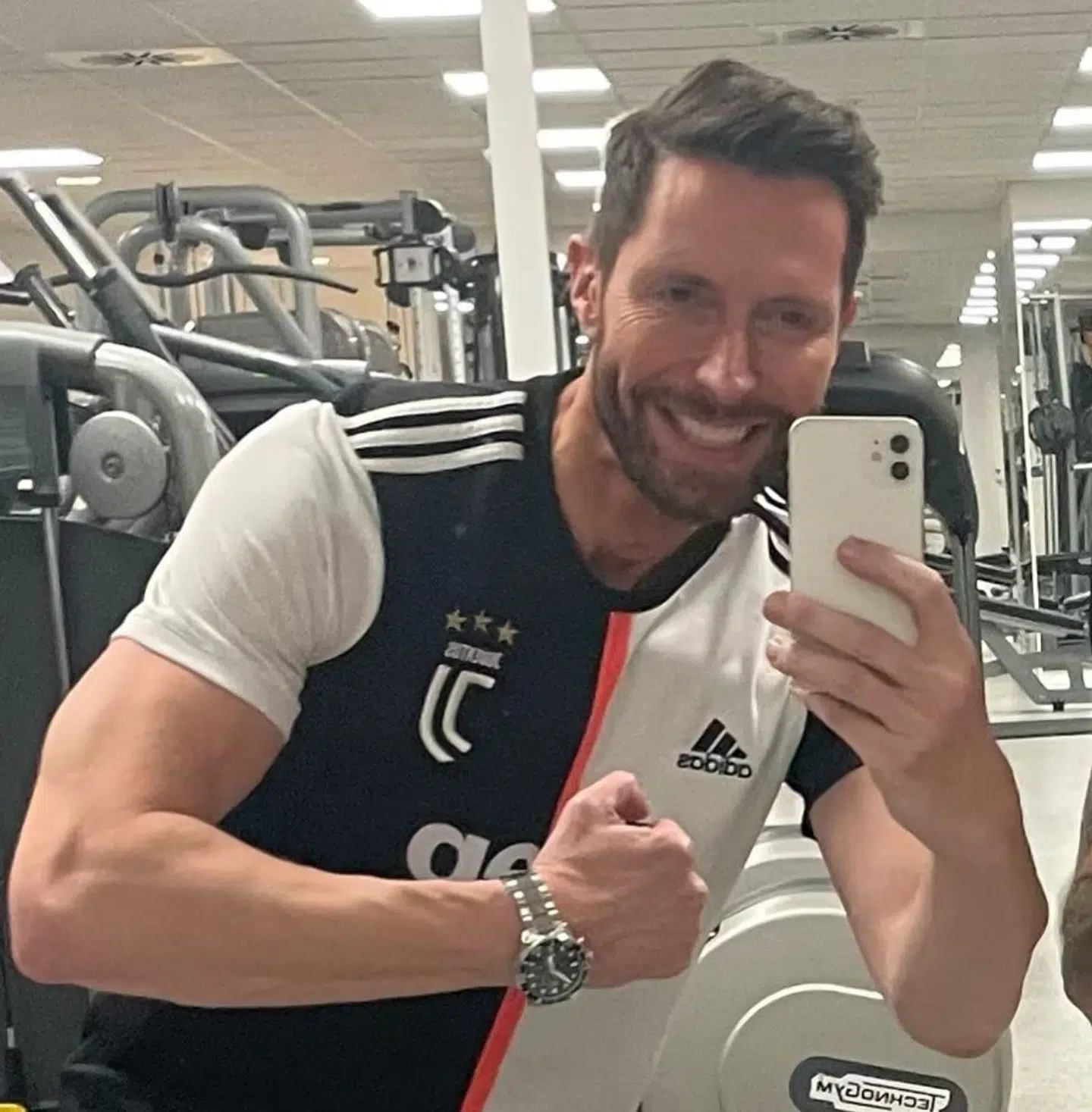 »Den eneste kærlighed, jeg gerne taler om, er til den 'gamle dame' - altså fodboldklubben Juventus i Italien,« siger den mangeårige fan Kåre Quist til B.T. Foto: Privat.